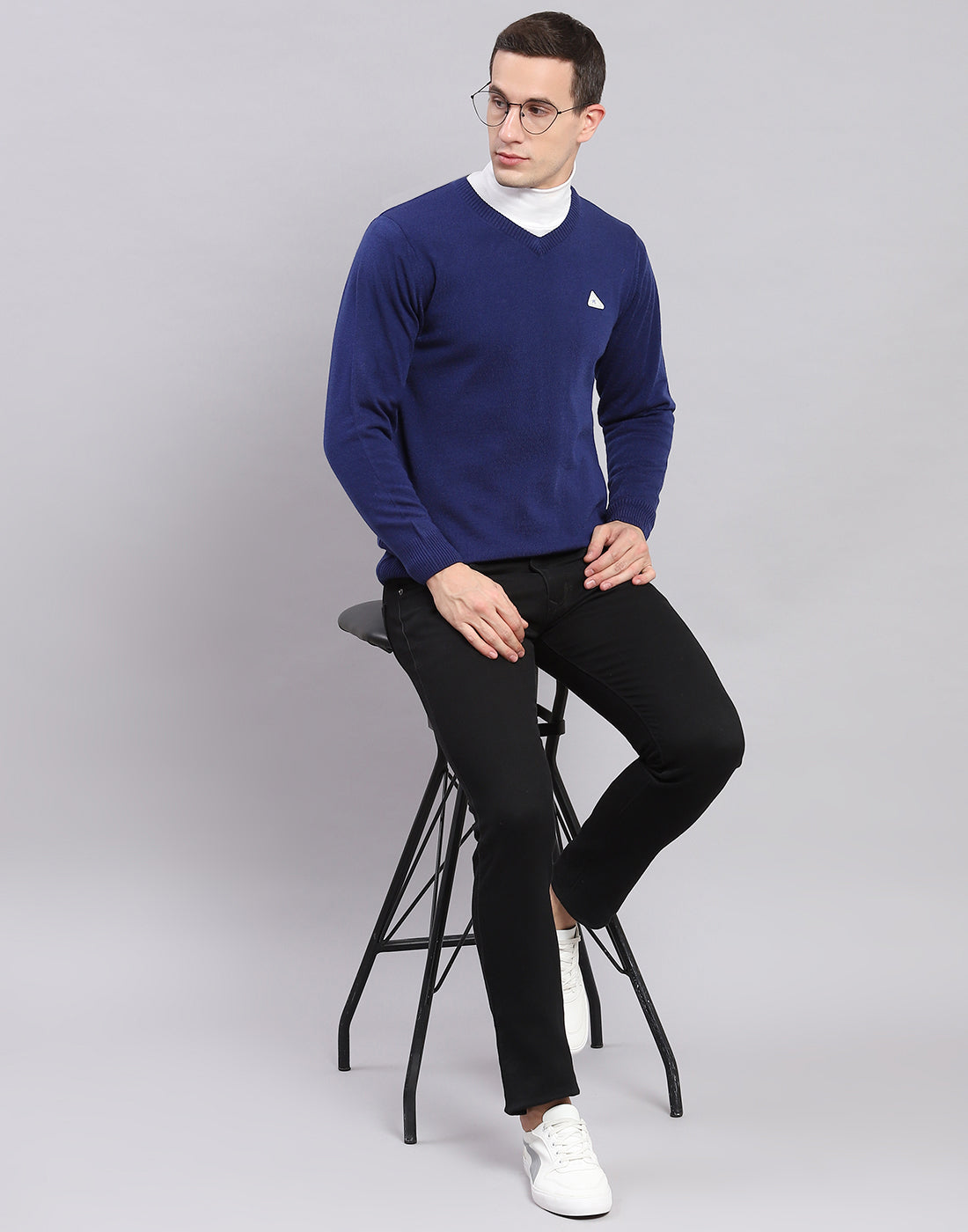 Men Blue Solid V Neck Full Sleeve Pullover