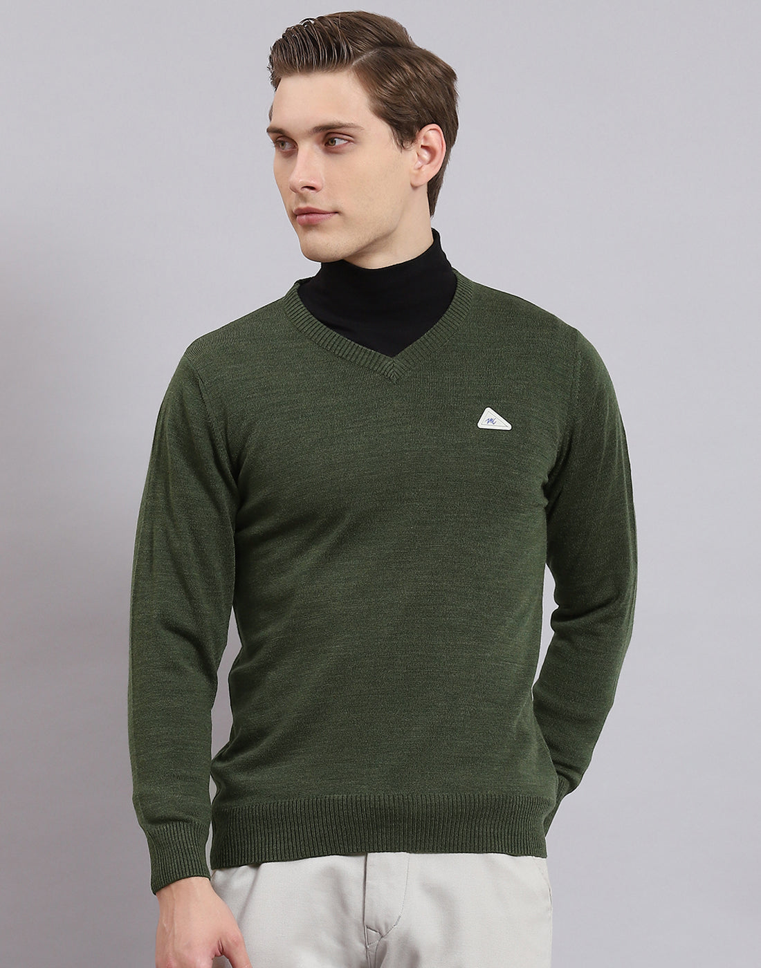 Men Green Solid V Neck Full Sleeve Pullover