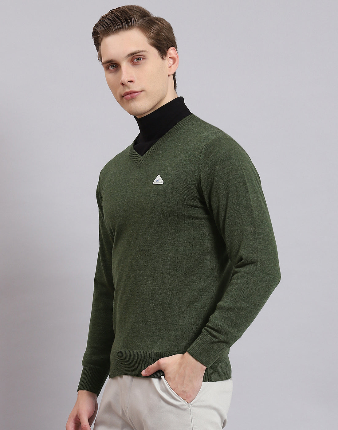 Men Green Solid V Neck Full Sleeve Pullover