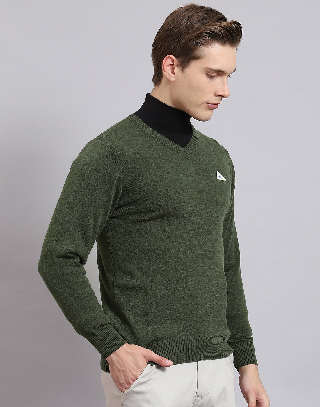 Men Green Solid V Neck Full Sleeve Pullover