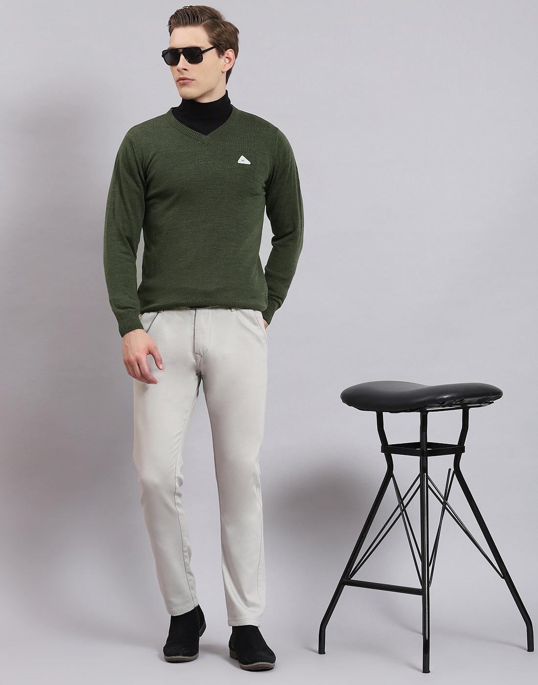 Men Green Solid V Neck Full Sleeve Pullover