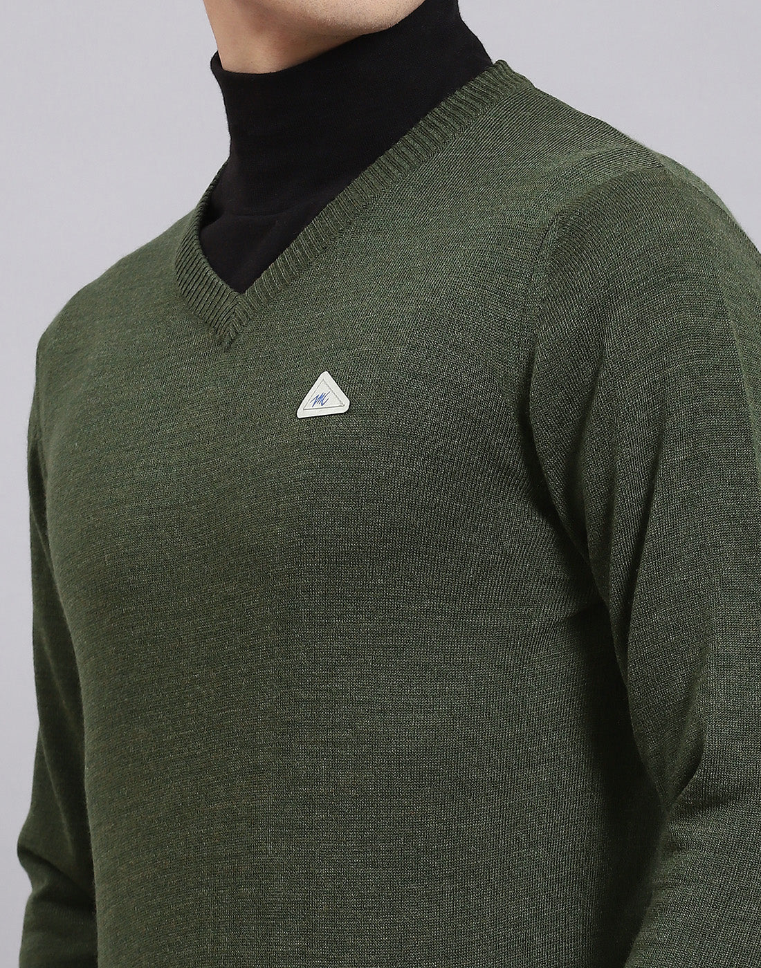 Men Green Solid V Neck Full Sleeve Pullover