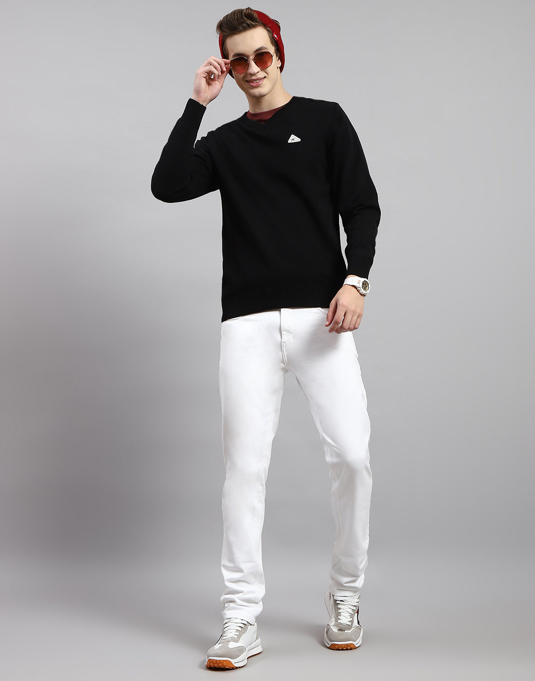 Men Black Solid V Neck Full Sleeve Pullover