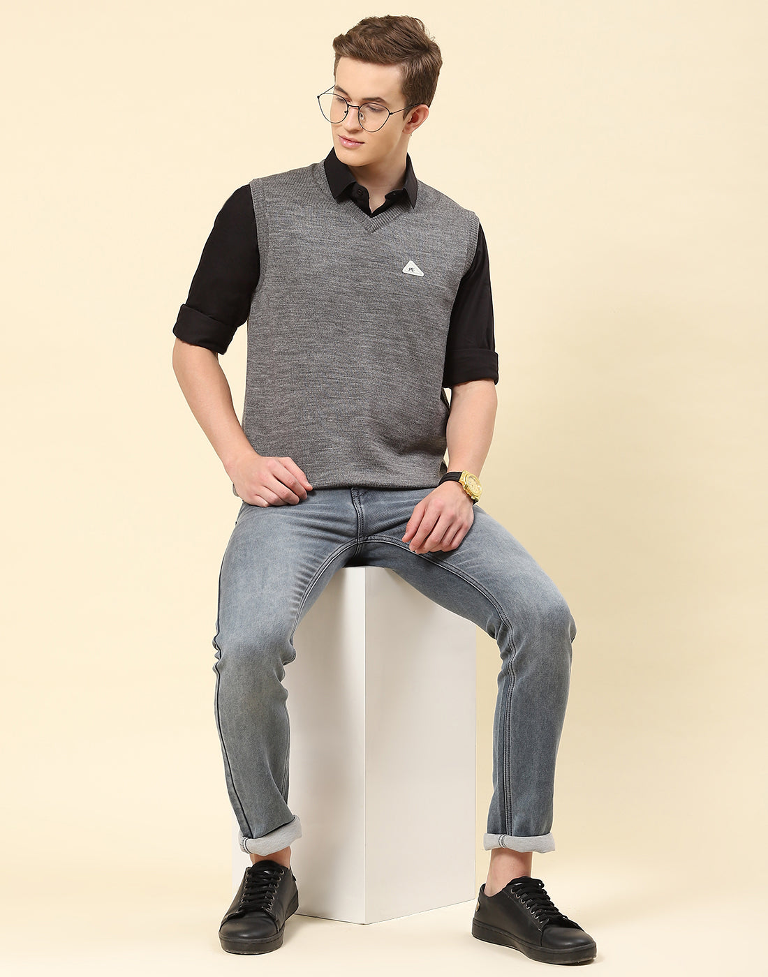 Men Grey Solid V Neck Sleeveless Sweater