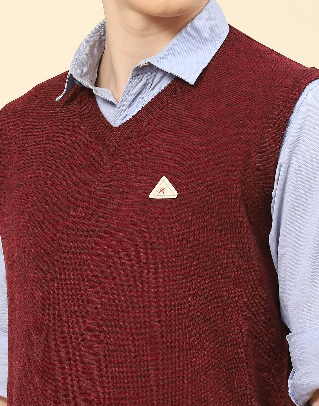 Men Maroon Solid V Neck Sleeveless Sweater