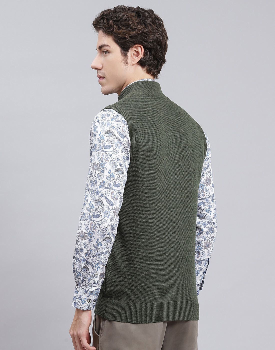 Men Green Solid Stand Collar Sleeveless Sweater