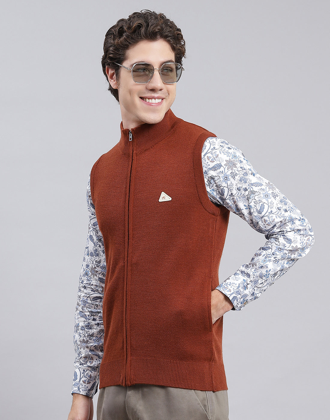 Men Brown Solid Stand Collar Sleeveless Sweater