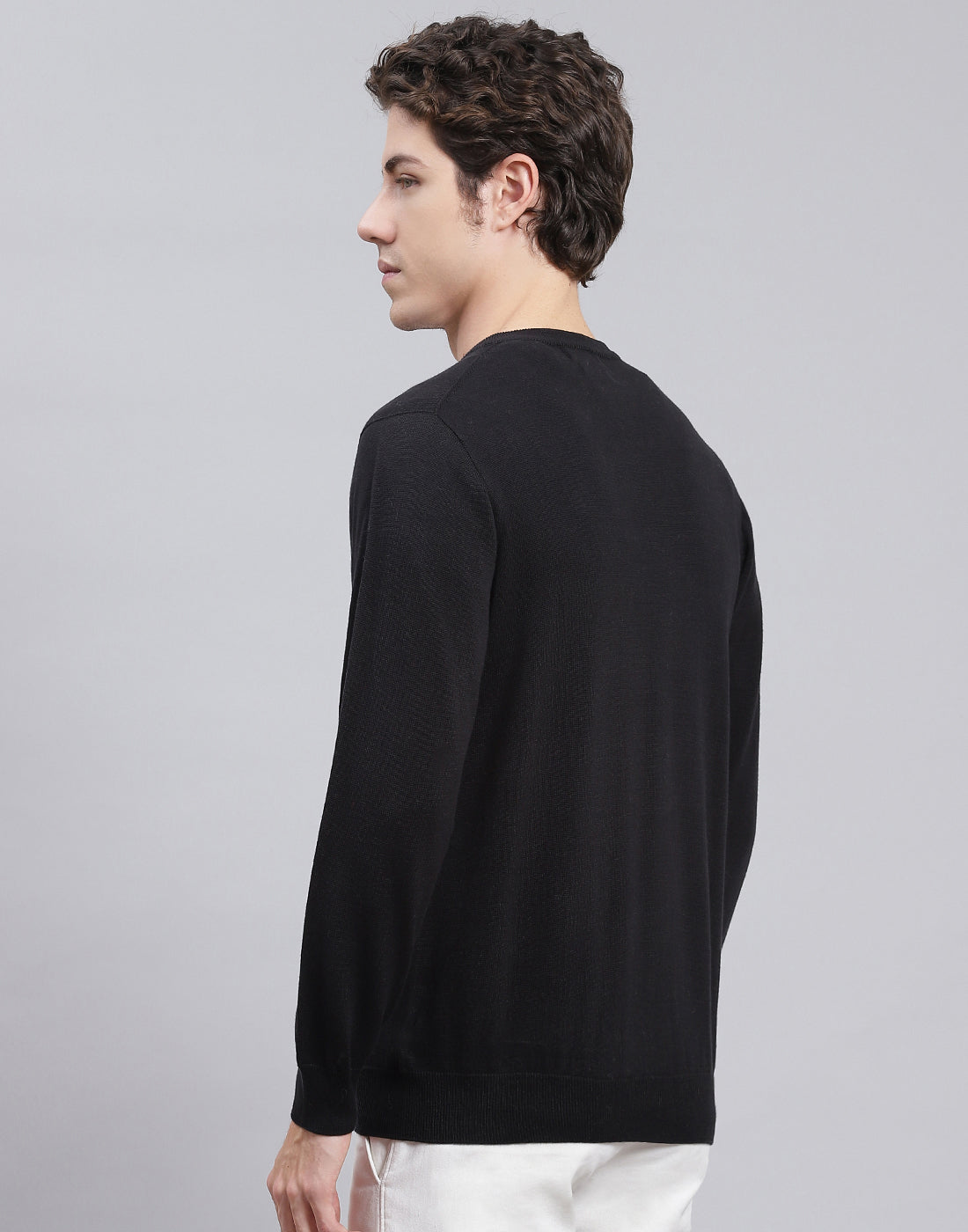 Men Black Solid V Neck Full Sleeve Pullover