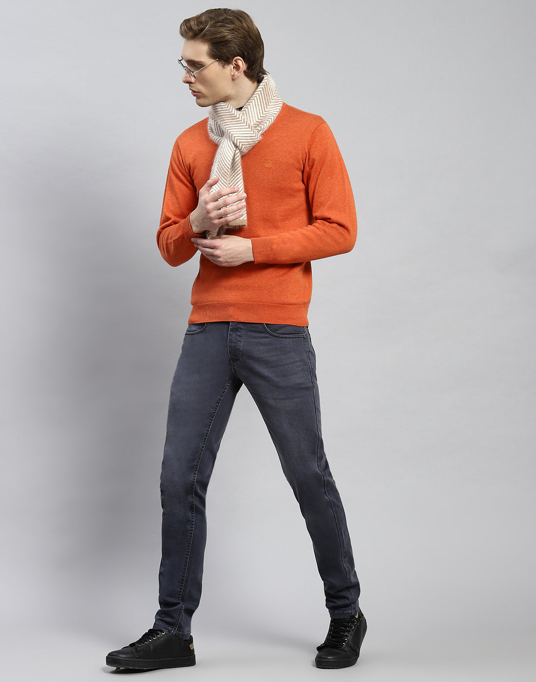 Men Rust Solid V Neck Full Sleeve Pullover