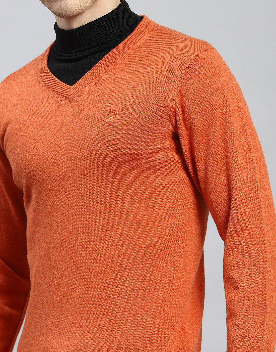 Men Rust Solid V Neck Full Sleeve Pullover