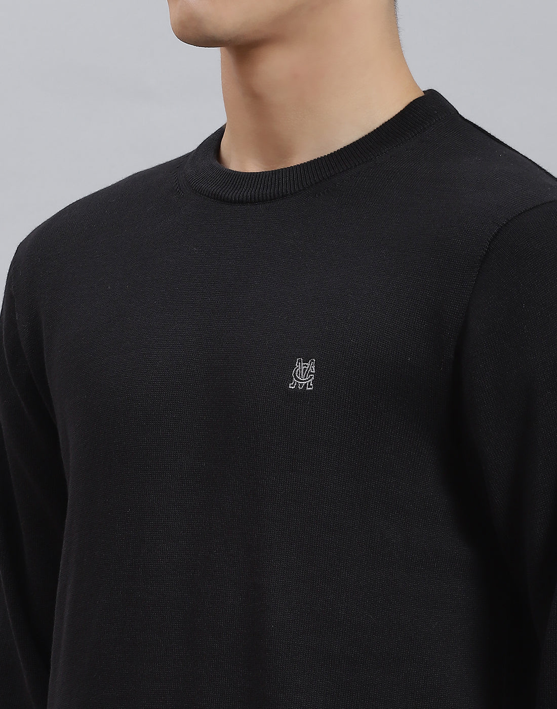 Men Black Solid Round Neck Full Sleeve Pullover