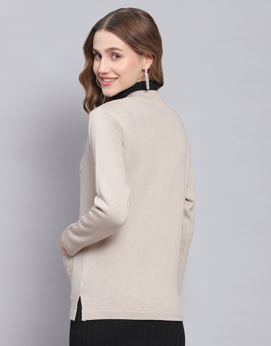 Women Beige Solid V Neck Full Sleeve Cardigan