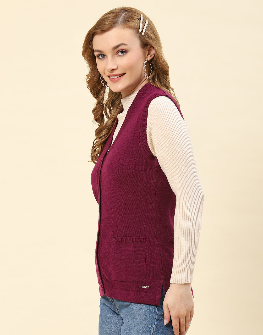 Women Maroon Solid V Neck Sleeveless Cardigan