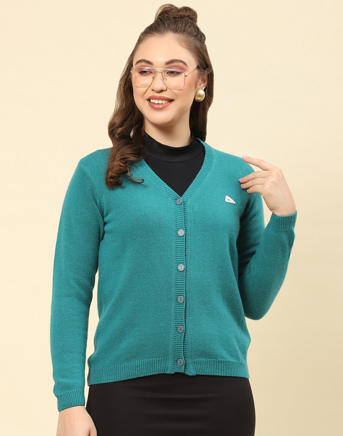 Women Green Solid V Neck Full Sleeve Cardigan