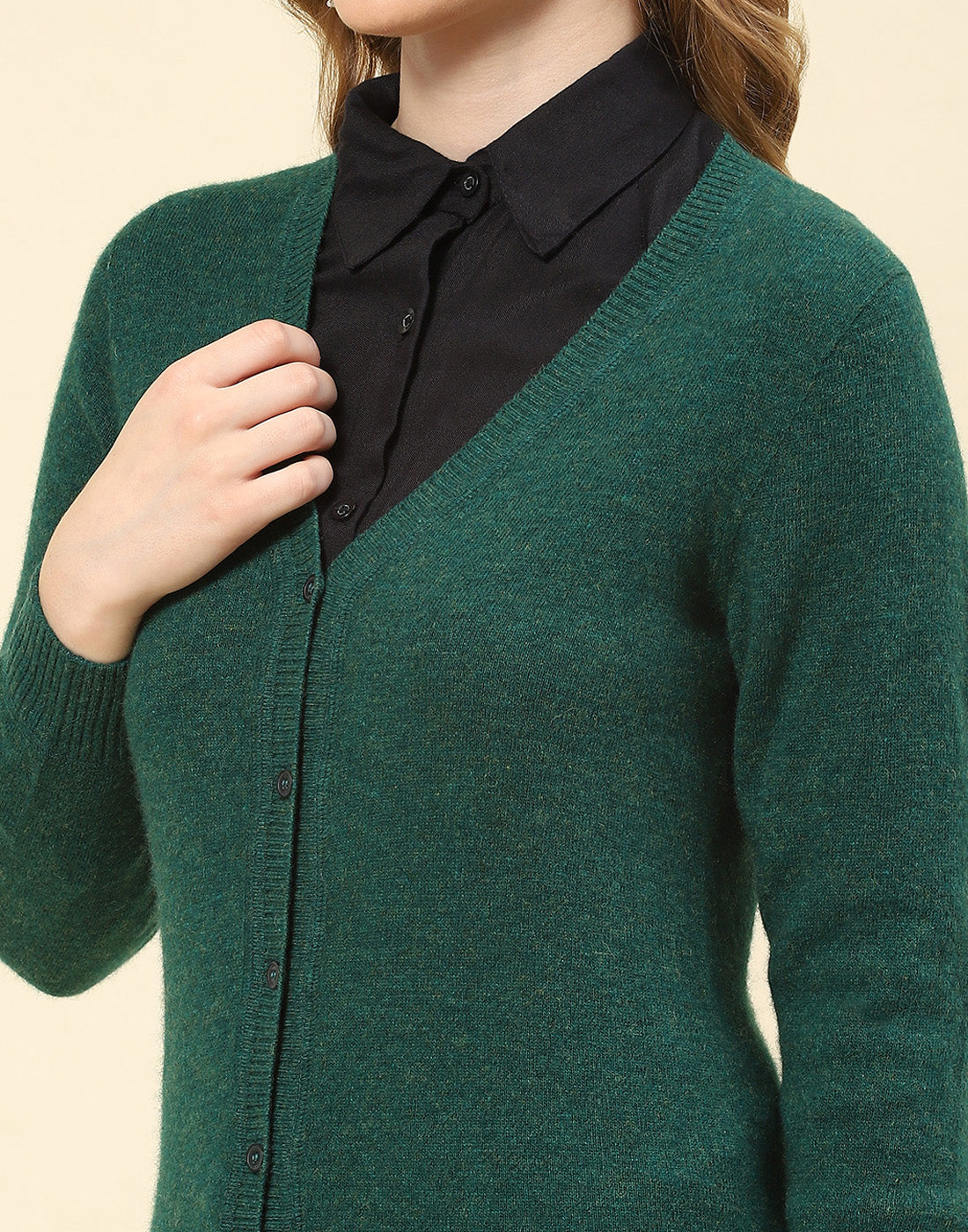 Women Green Solid V Neck Full Sleeve Cardigan