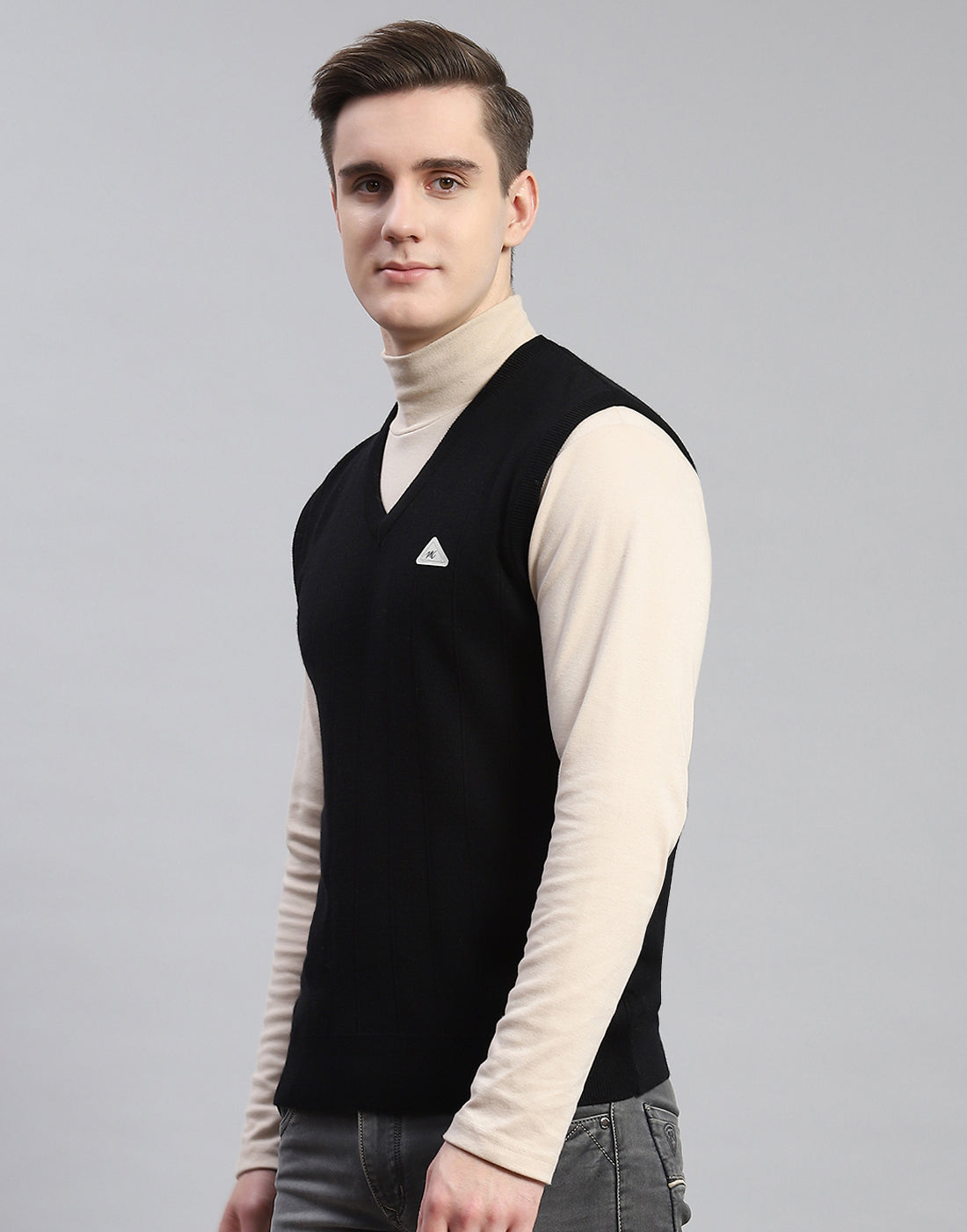 Men Black Solid V Neck Sleeveless Sweater