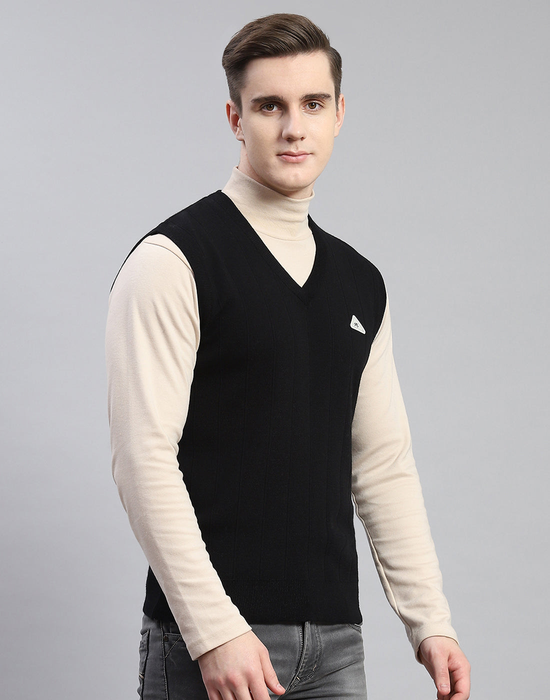 Men Black Solid V Neck Sleeveless Sweater