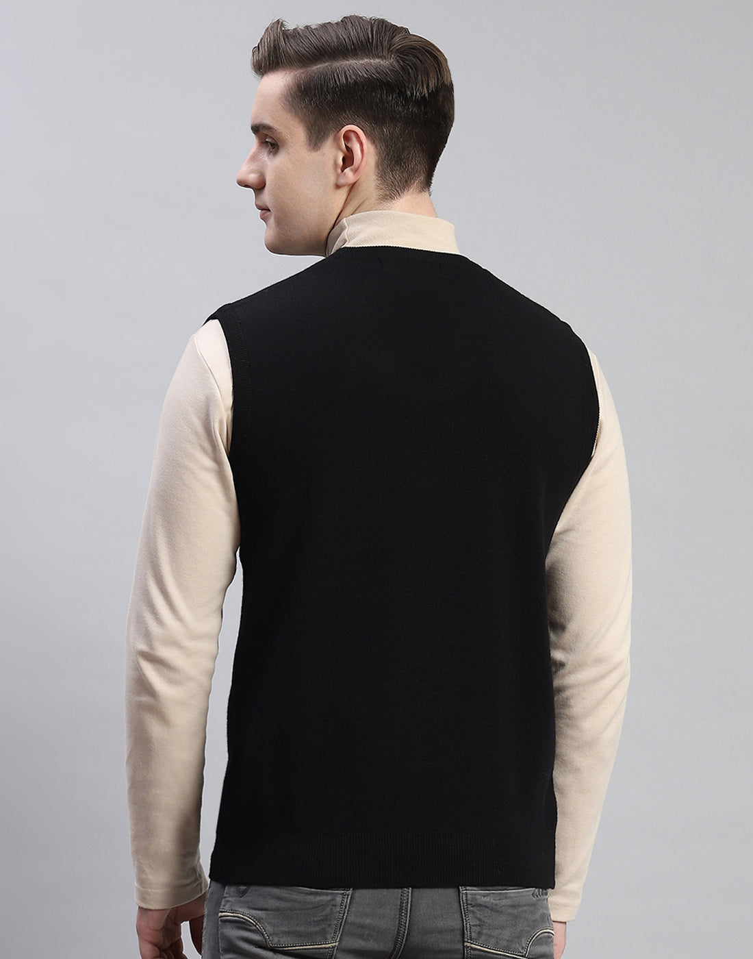 Men Black Solid V Neck Sleeveless Sweater