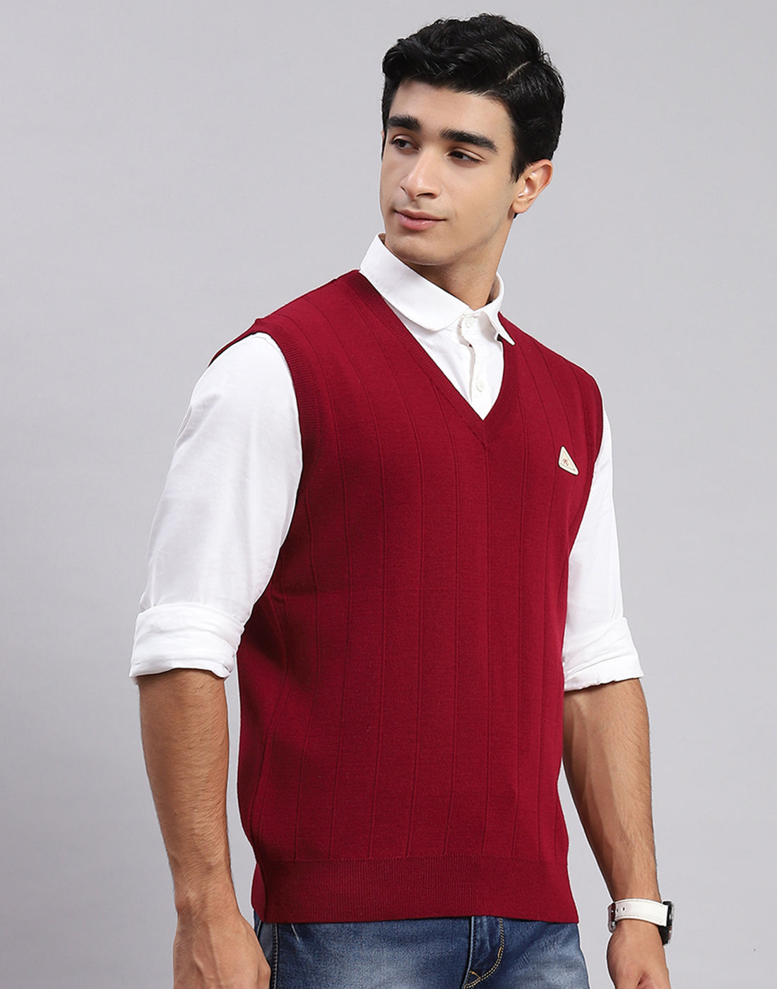 Men Maroon Solid V Neck Sleeveless Sweater