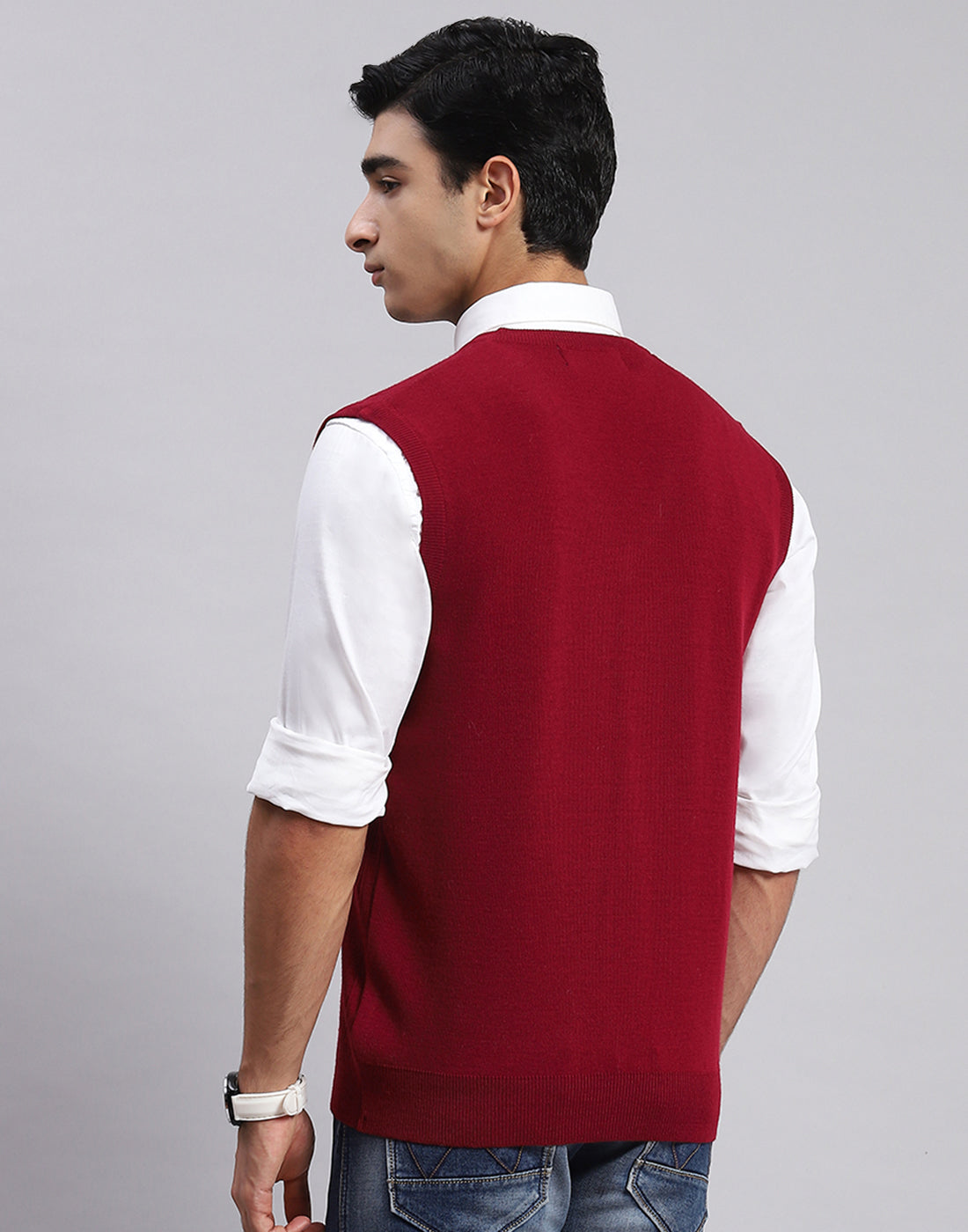 Men Maroon Solid V Neck Sleeveless Sweater