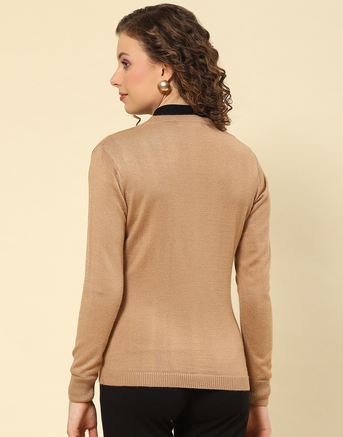 Women Beige Solid V Neck Full Sleeve Cardigan