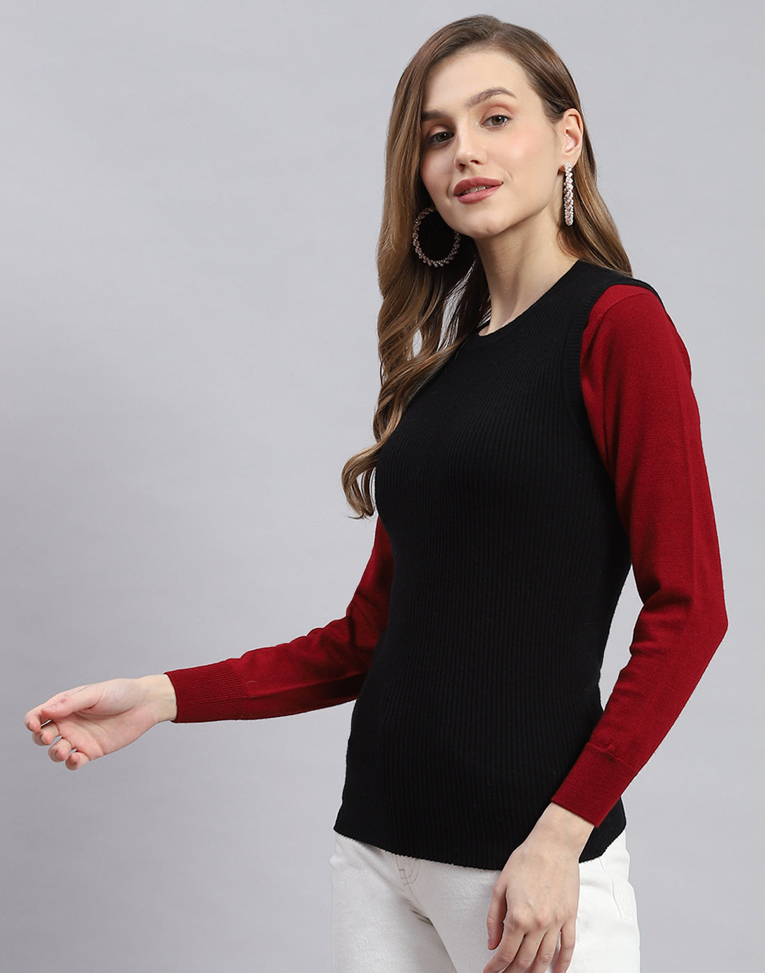 Women Black Solid Round Neck Sleeveless Sweater