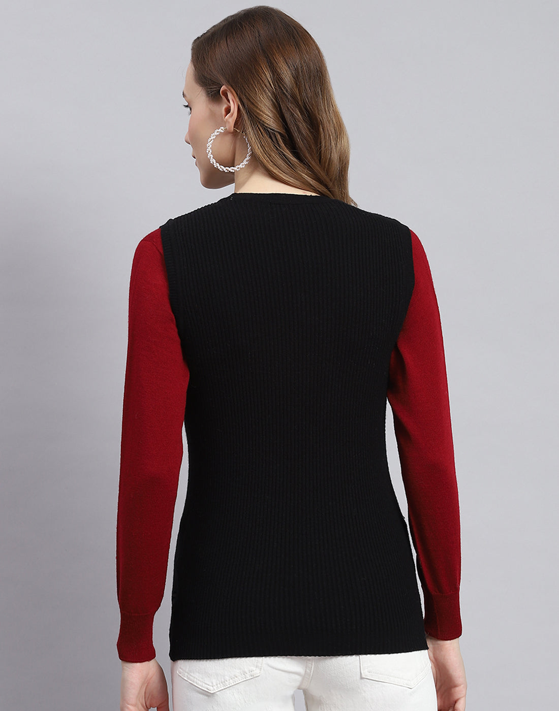 Women Black Solid Round Neck Sleeveless Sweater