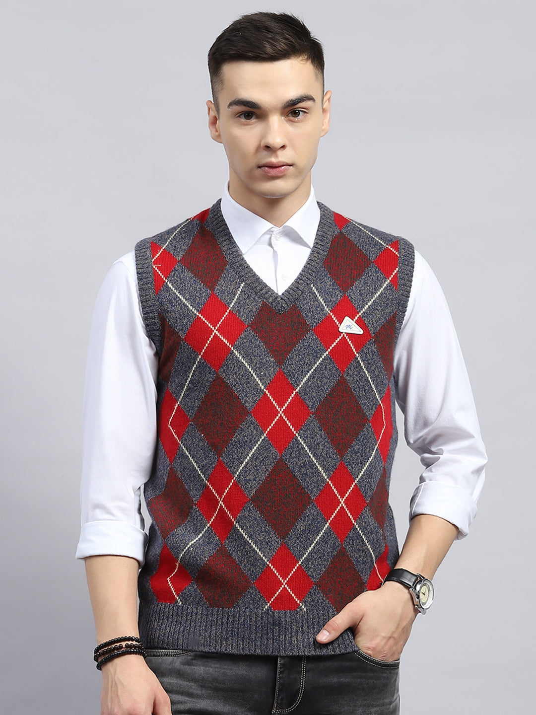 Men Grey & Red Geometric V Neck Sleeveless Sweater