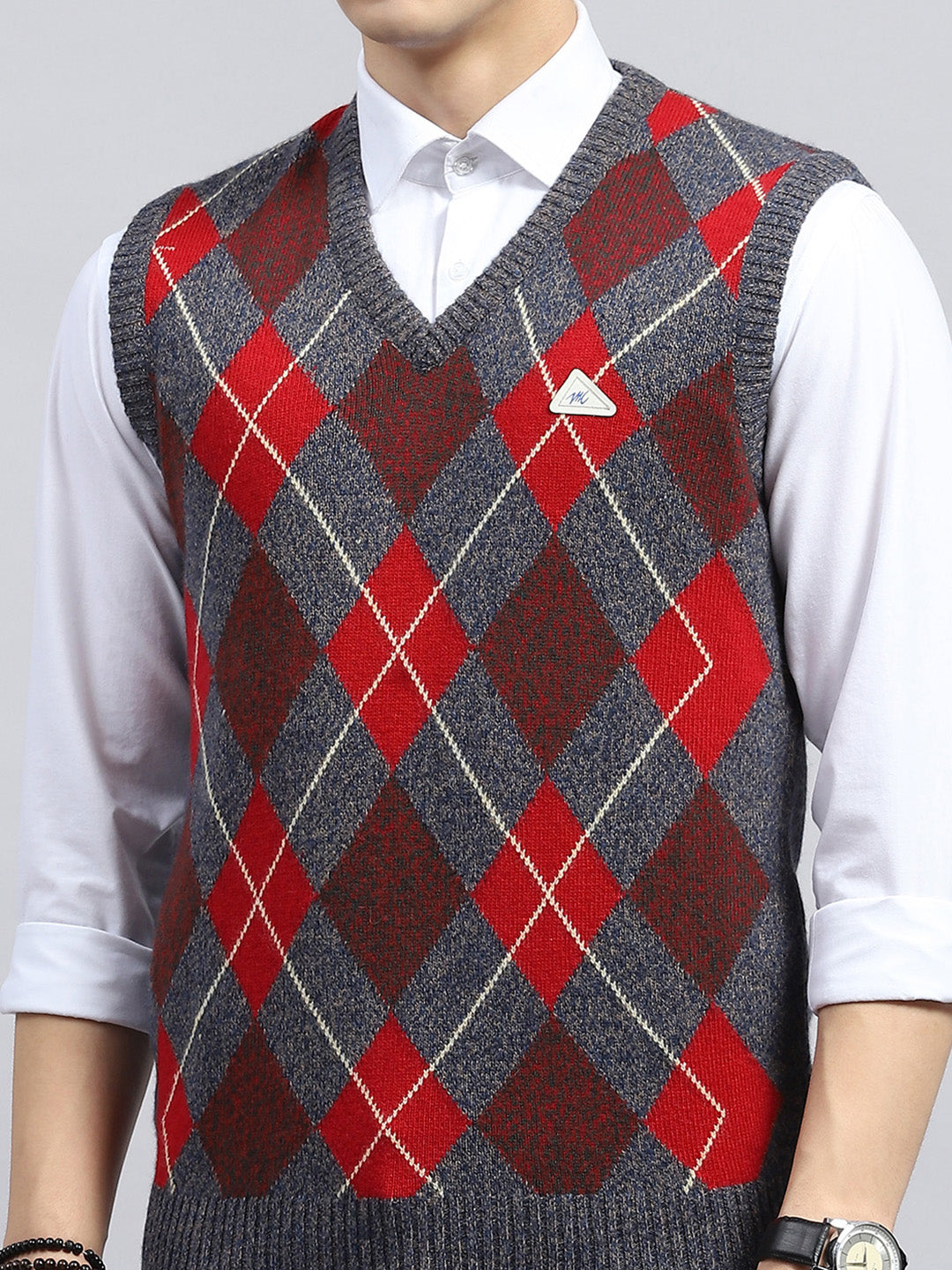 Men Grey & Red Geometric V Neck Sleeveless Sweater