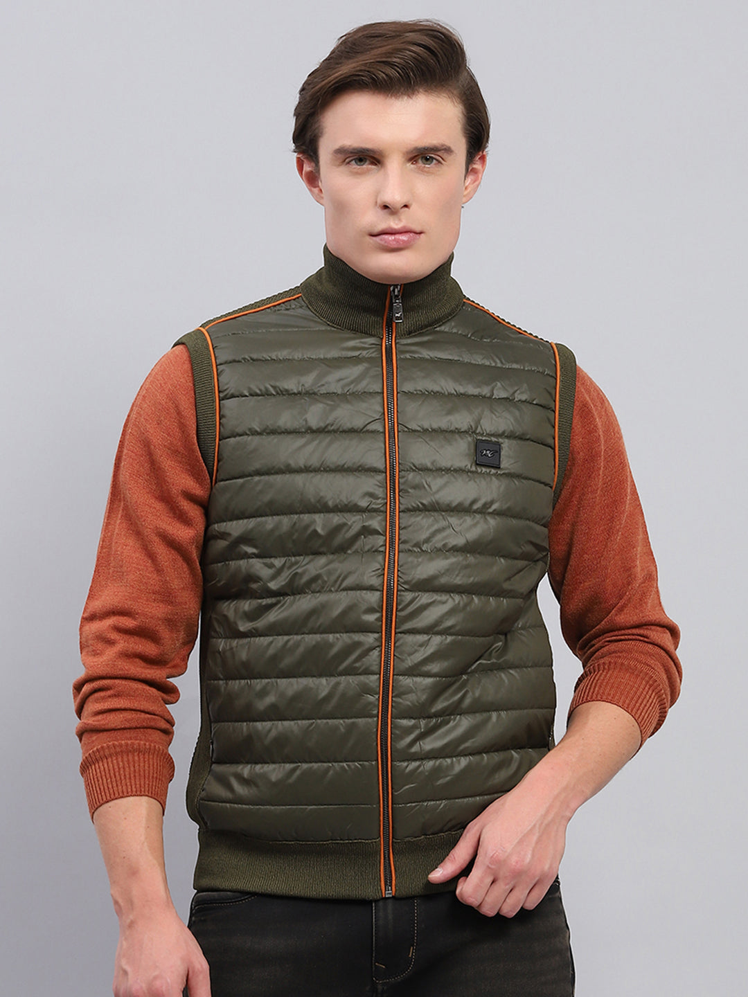 Men Green Solid Mock Neck Sleeveless Jacket