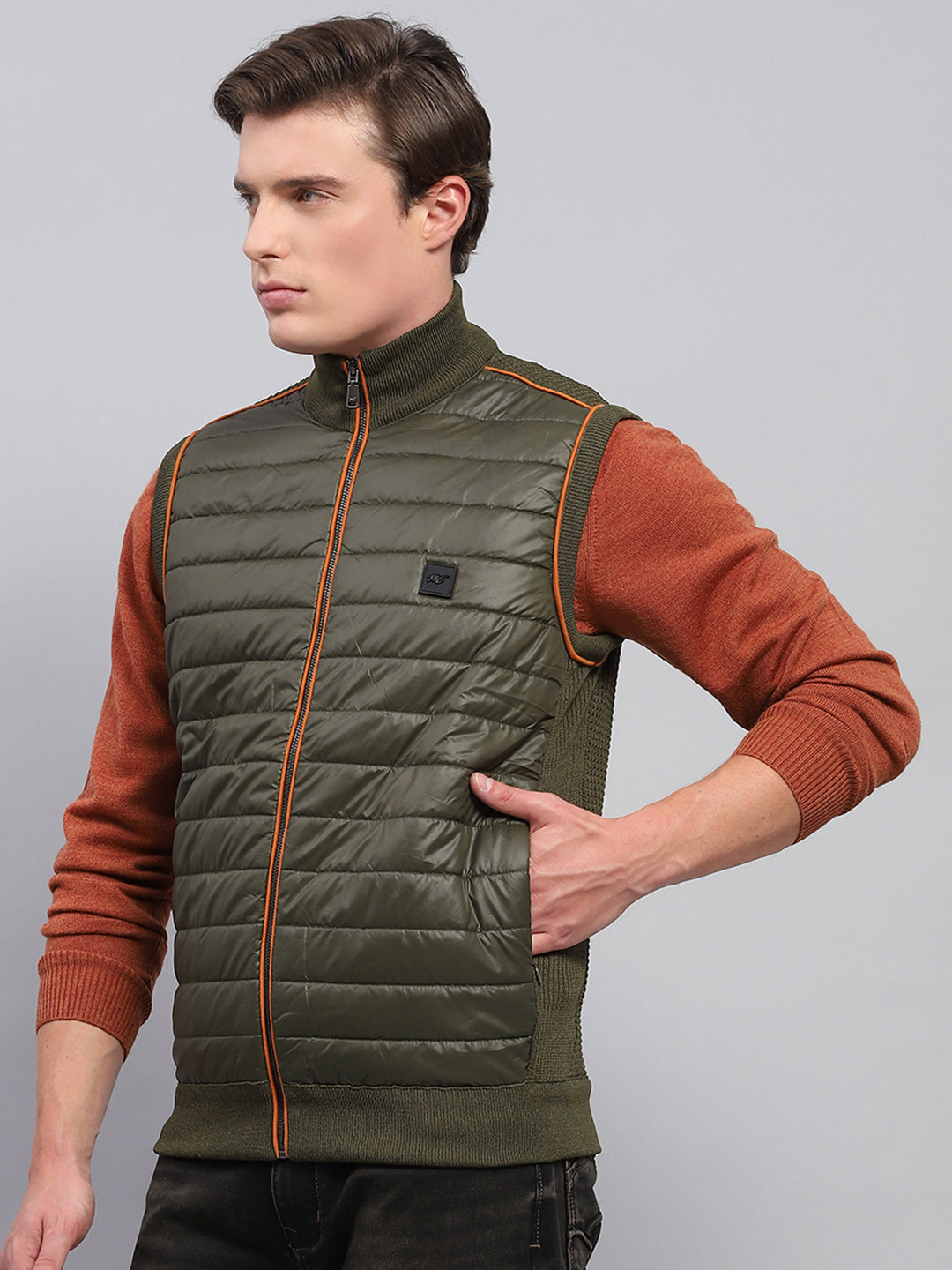 Men Green Solid Mock Neck Sleeveless Jacket