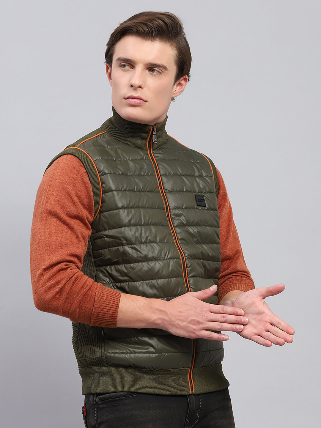 Men Green Solid Mock Neck Sleeveless Jacket