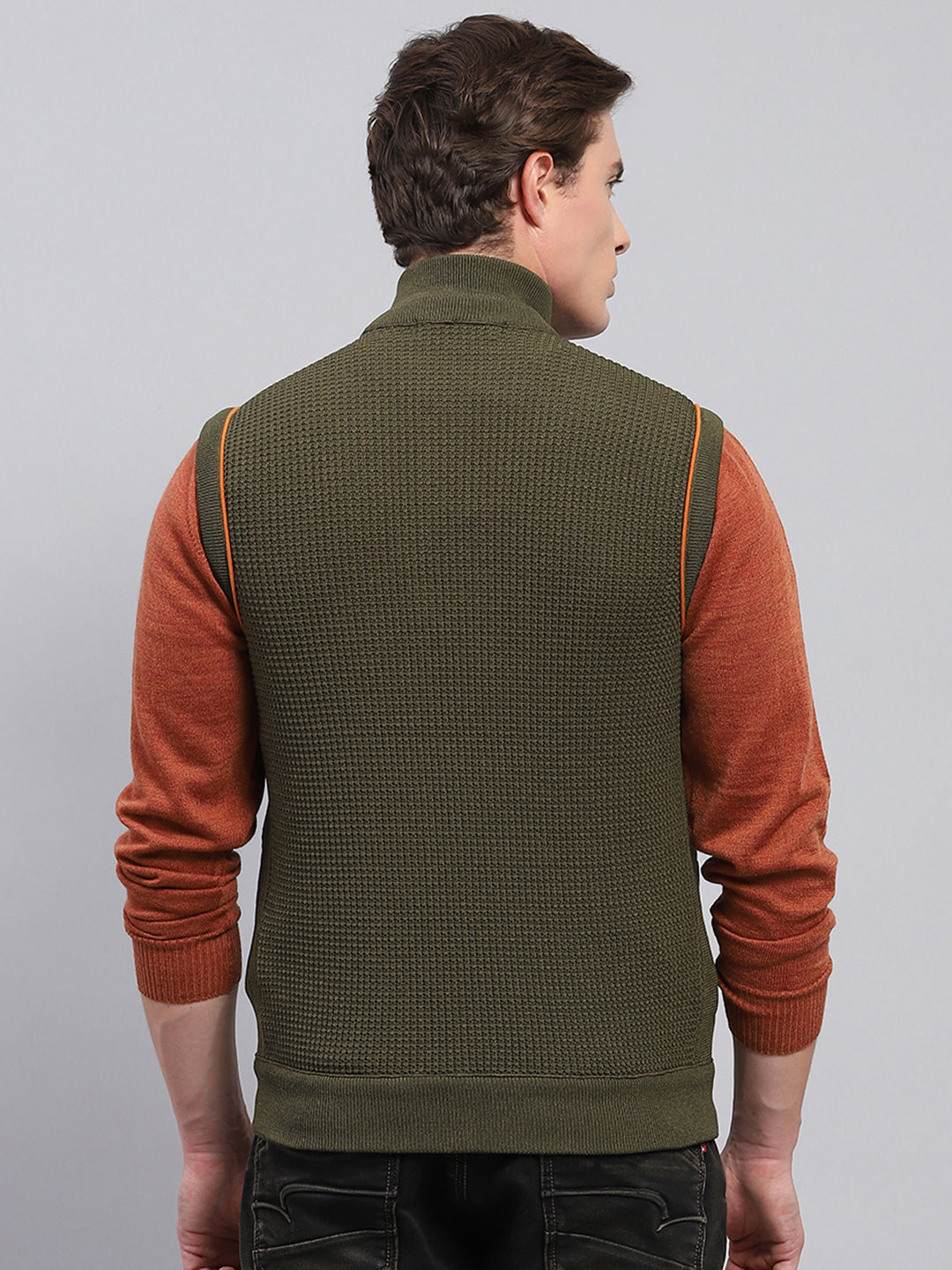 Men Green Solid Mock Neck Sleeveless Jacket