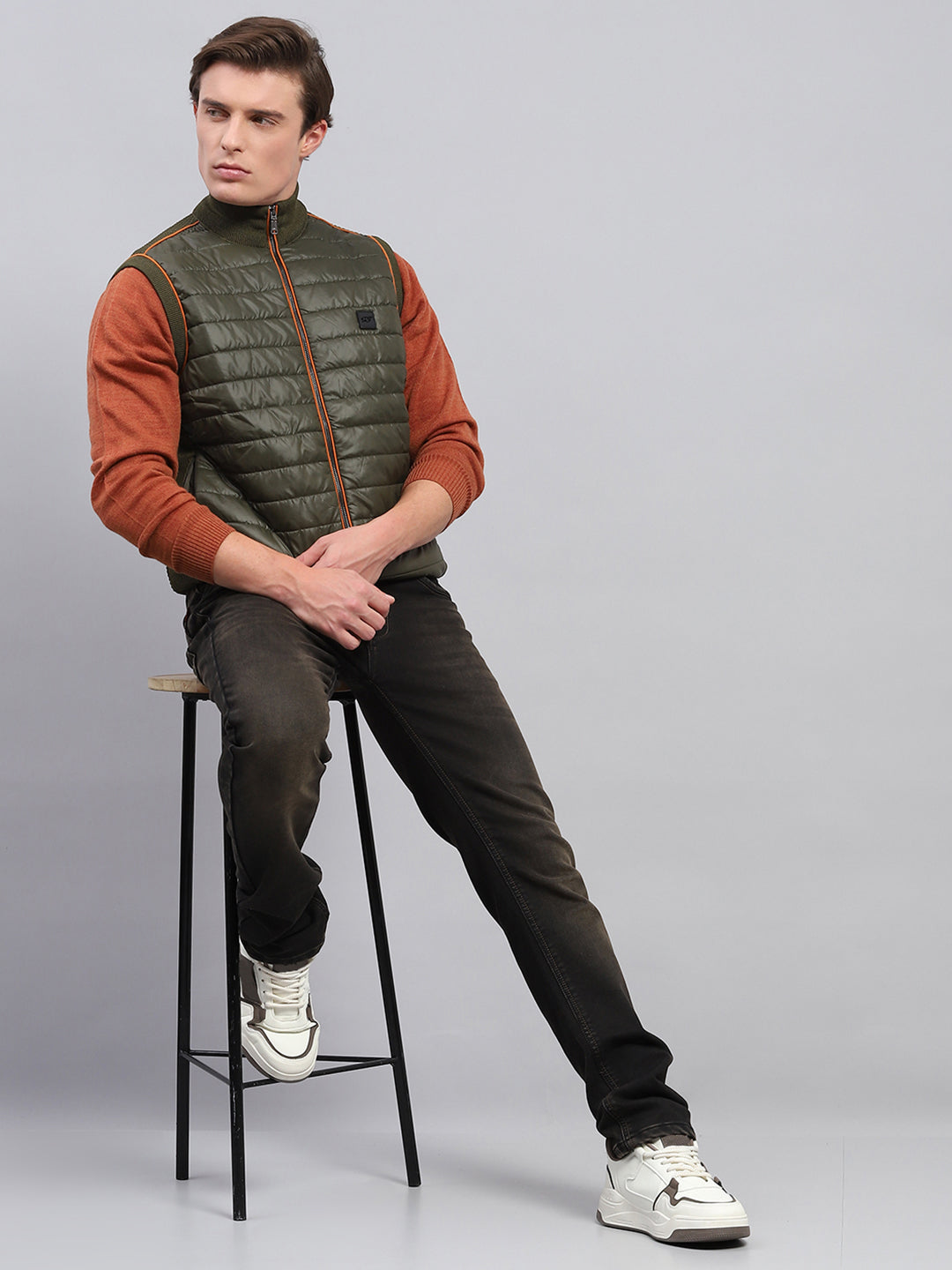 Men Green Solid Mock Neck Sleeveless Jacket