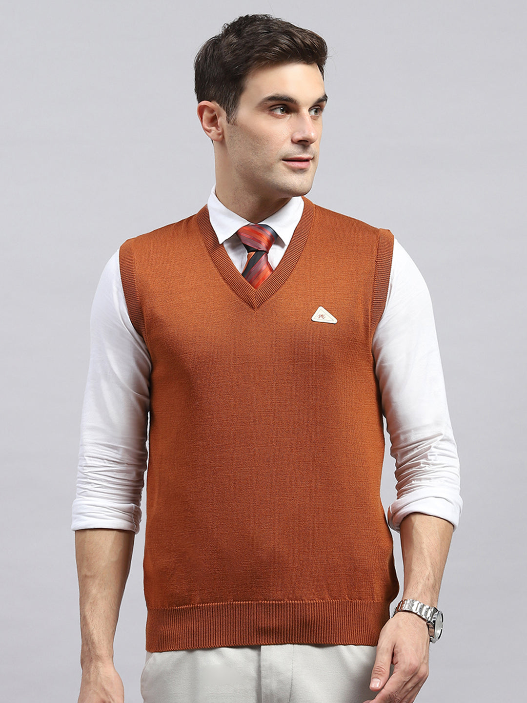 Men Rust Solid V Neck Sleeveless Sweater