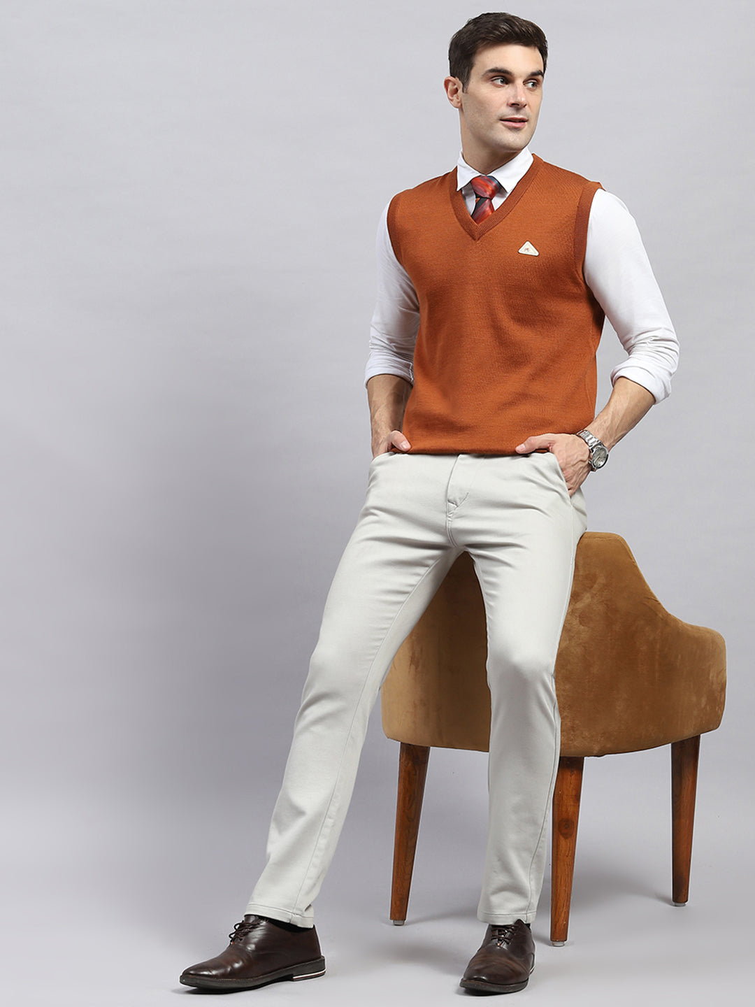 Men Rust Solid V Neck Sleeveless Sweater