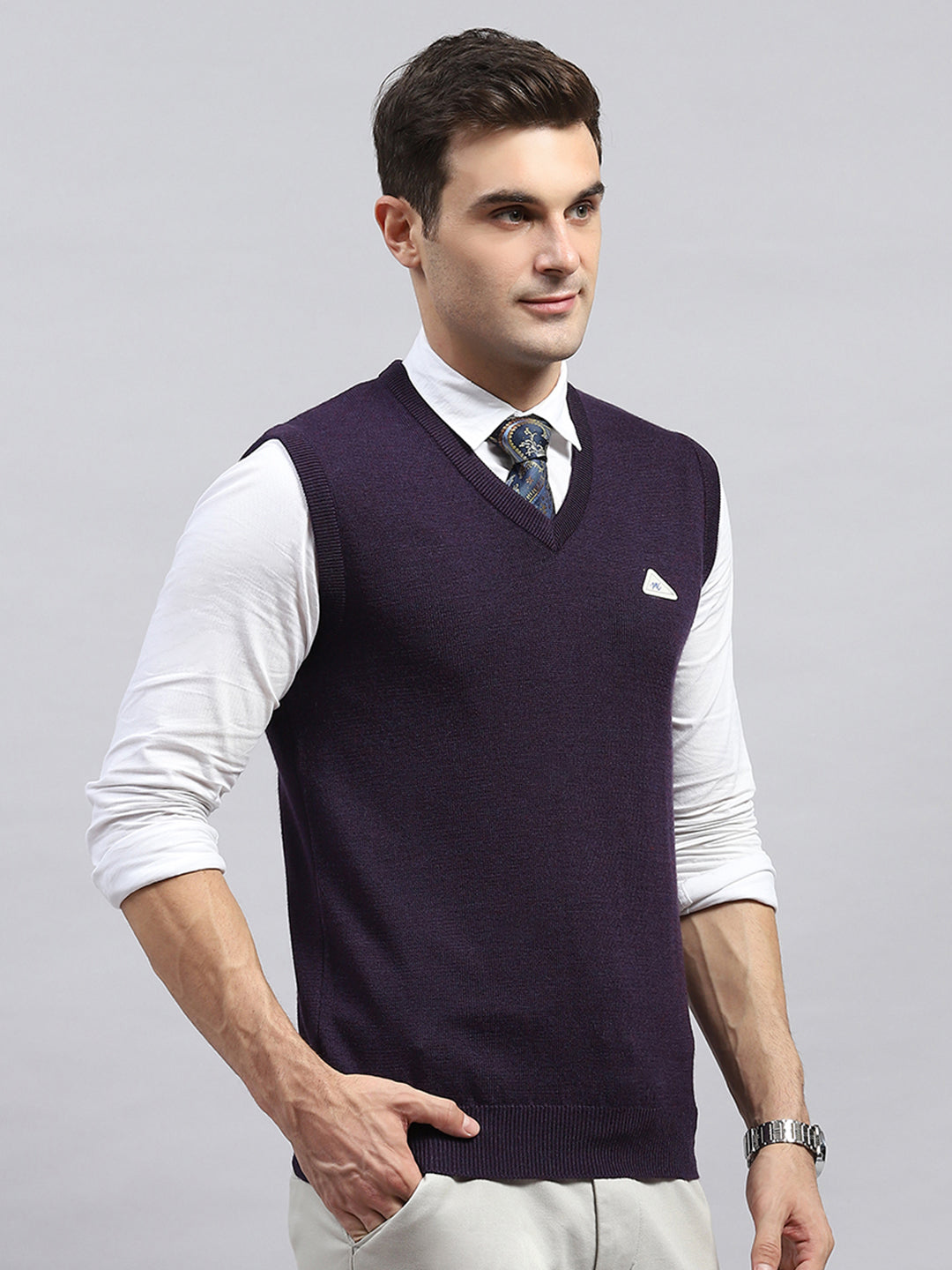 Men Purple Solid V Neck Sleeveless Sweater