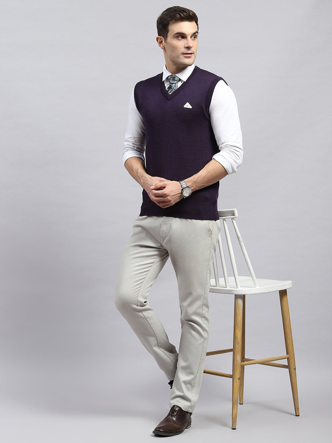 Men Purple Solid V Neck Sleeveless Sweater