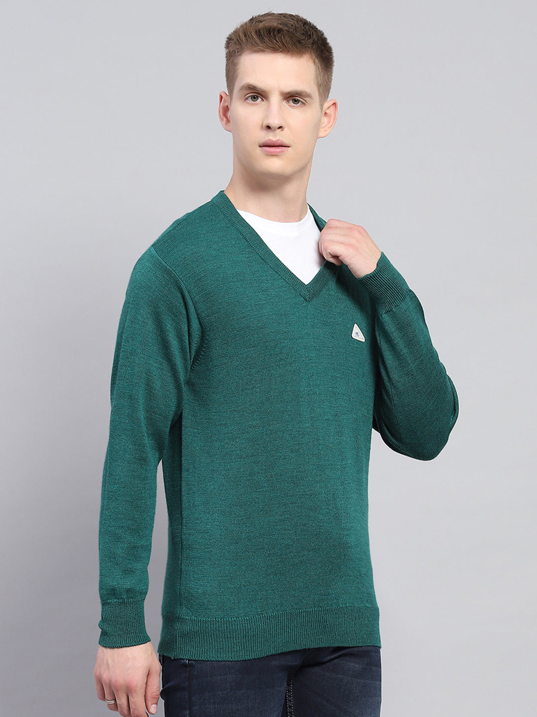 Men Green Solid V Neck Full Sleeve Pullover