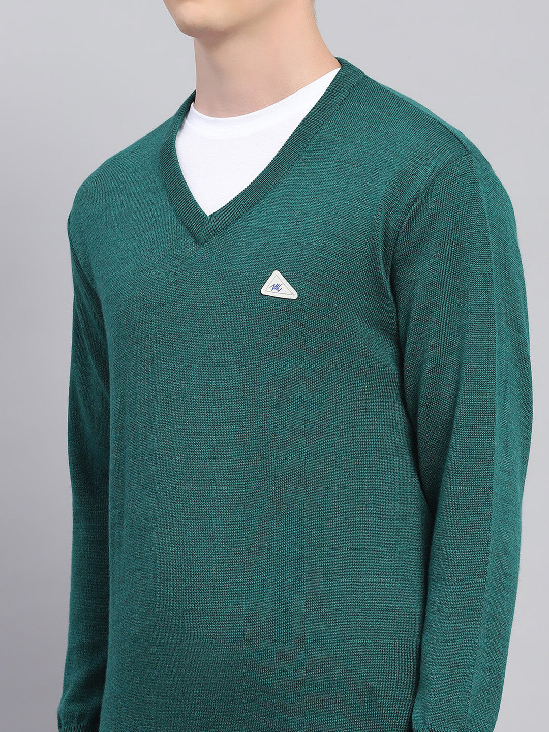 Men Green Solid V Neck Full Sleeve Pullover