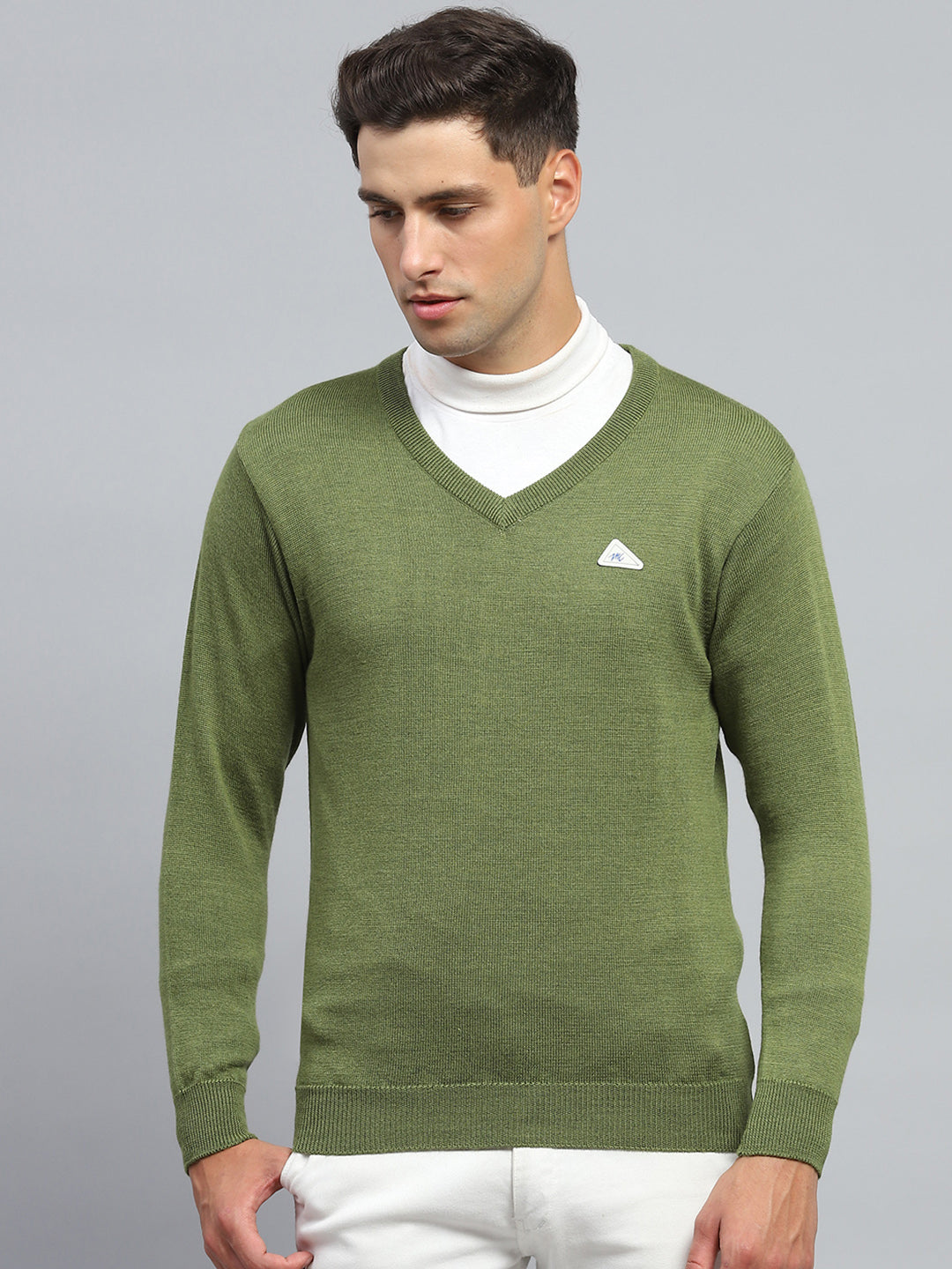 Men Green Solid V Neck Full Sleeve Pullover