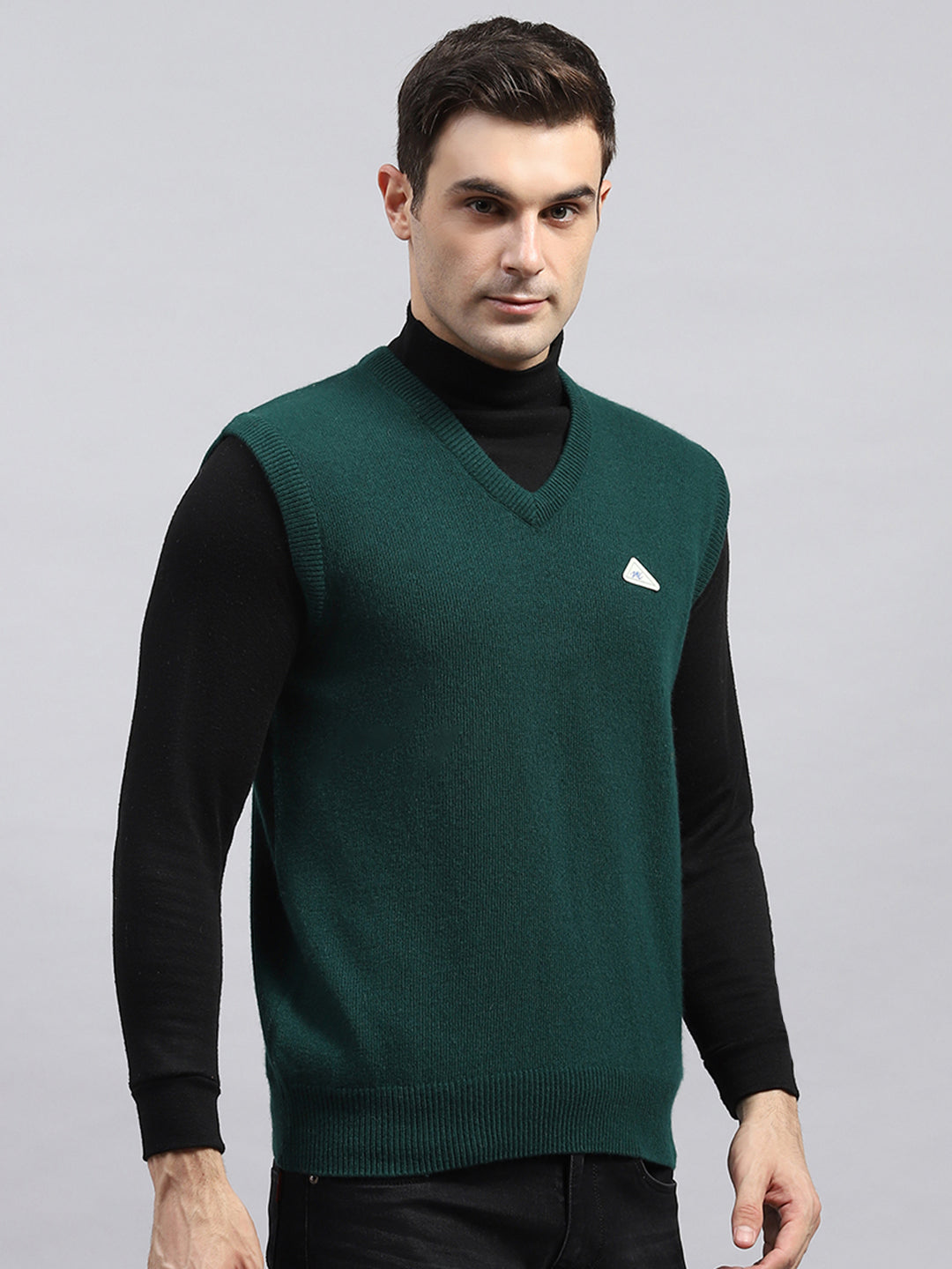 Men Green Solid V Neck Sleeveless Sweater