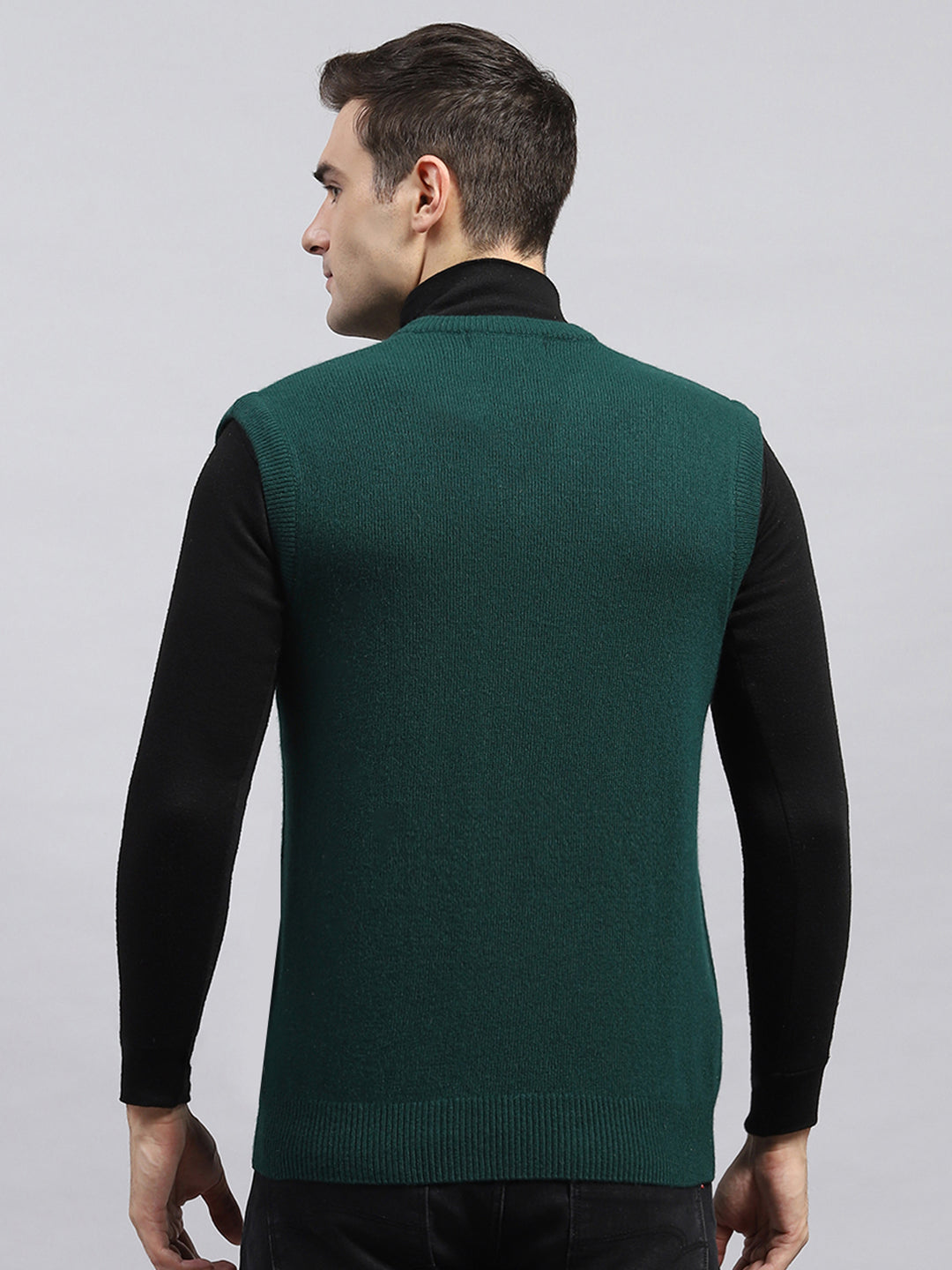 Men Green Solid V Neck Sleeveless Sweater