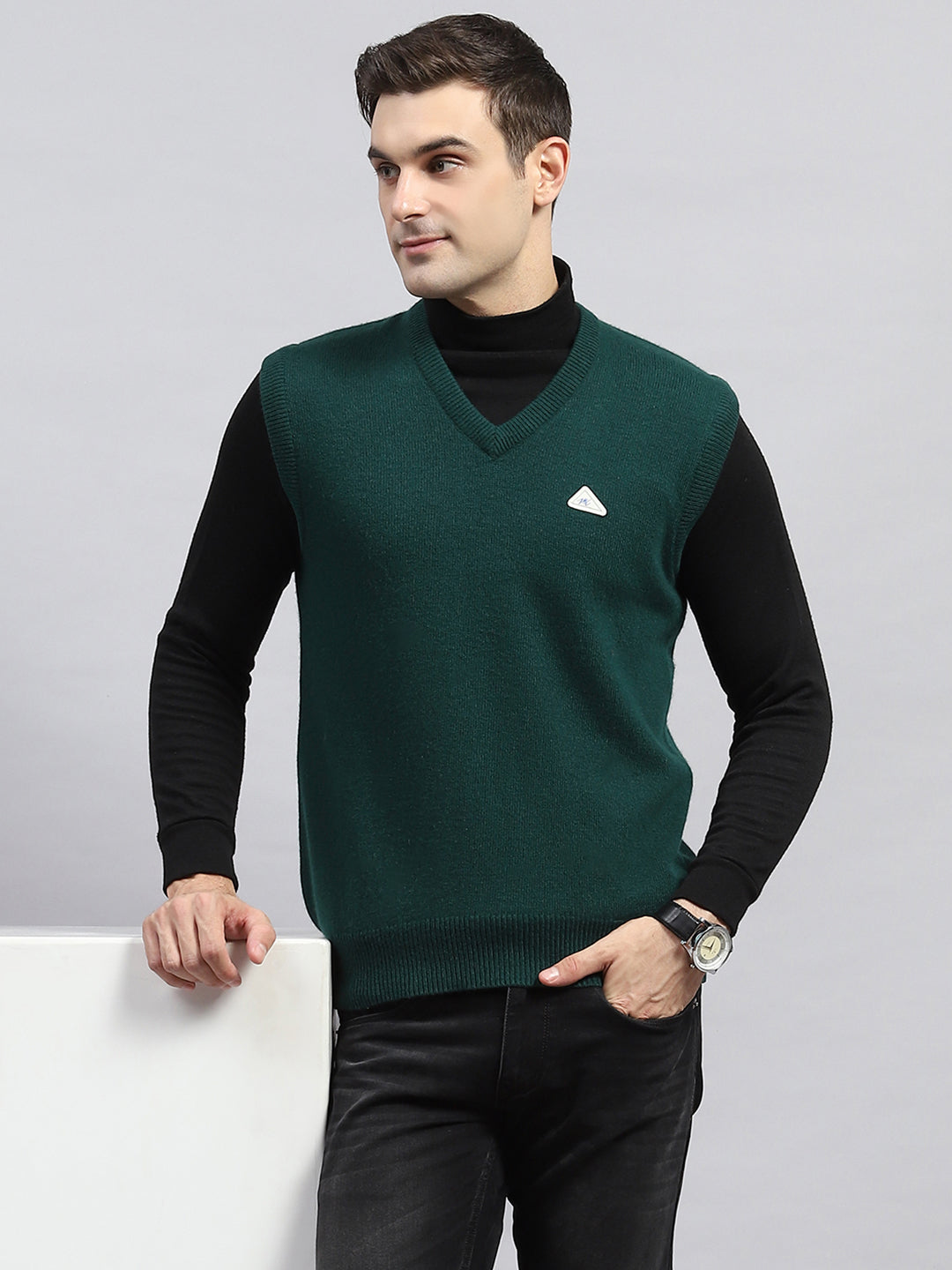 Men Green Solid V Neck Sleeveless Sweater