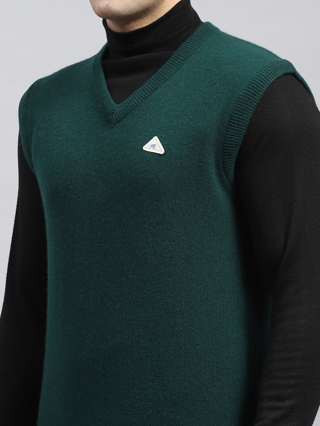 Men Green Solid V Neck Sleeveless Sweater