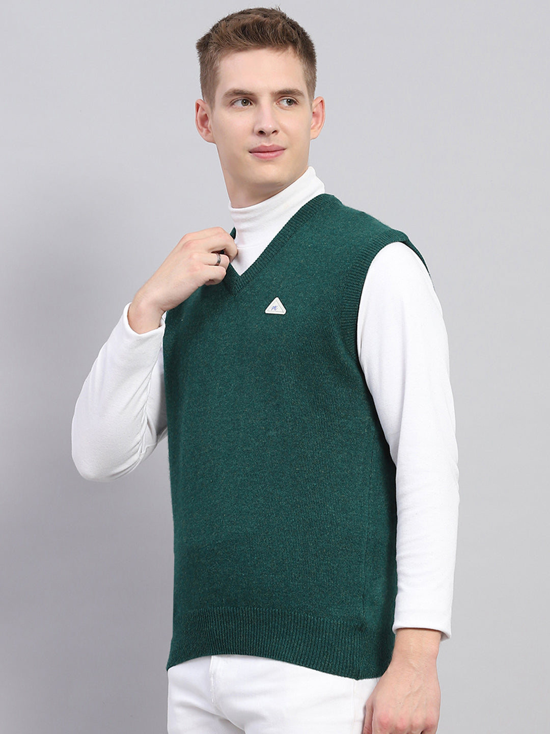 Men Green Solid V Neck Sleeveless Sweater