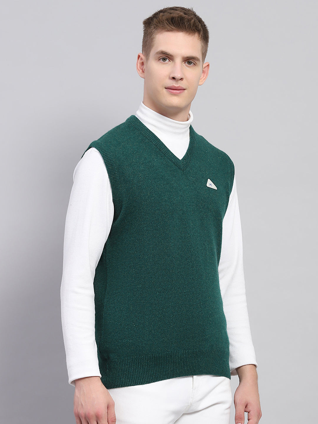 Men Green Solid V Neck Sleeveless Sweater