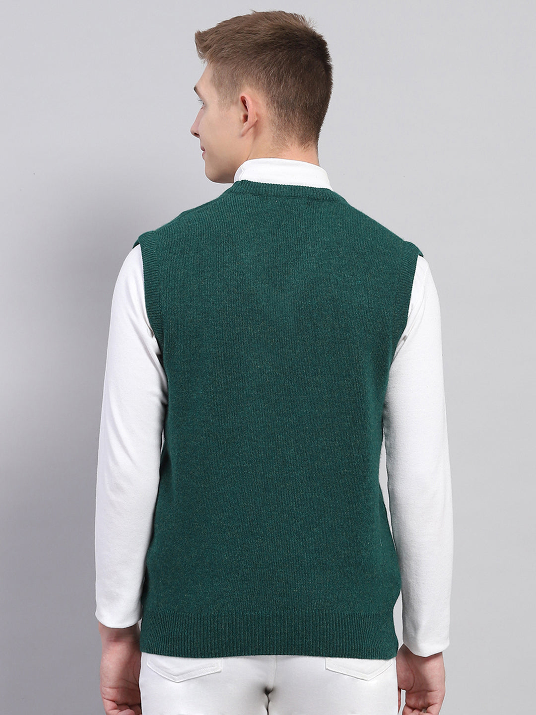 Men Green Solid V Neck Sleeveless Sweater