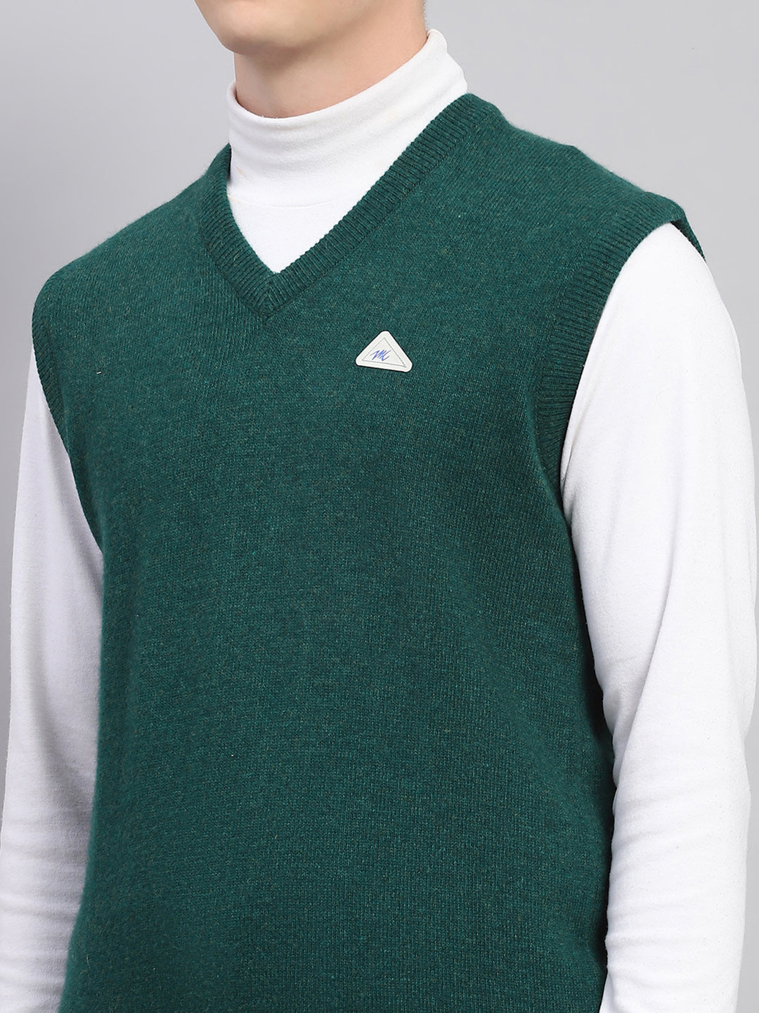 Men Green Solid V Neck Sleeveless Sweater