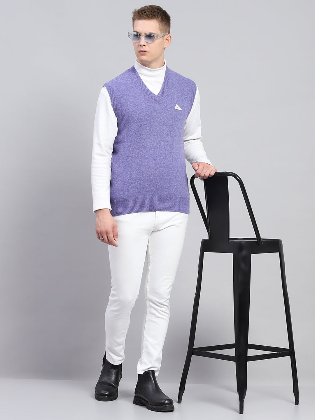 Men Purple Solid V Neck Sleeveless Sweater